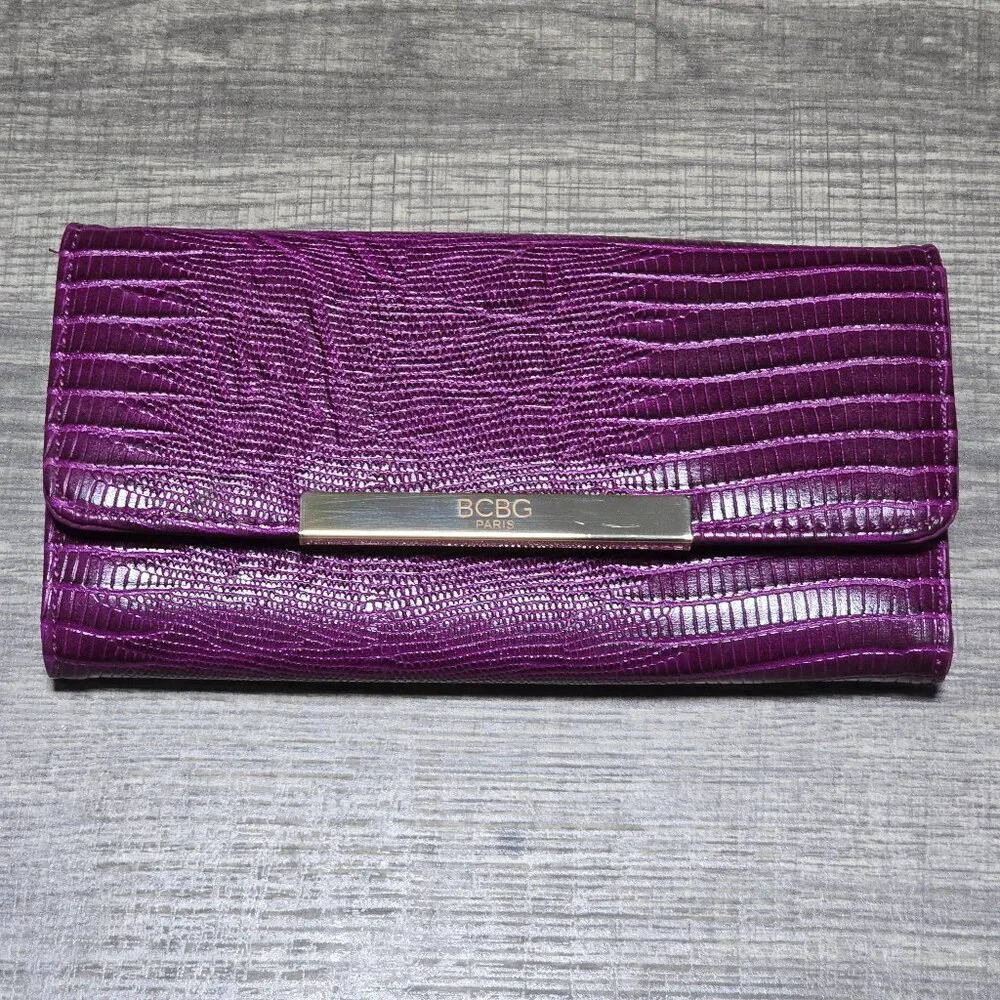 BCBG Purple Scales Trifold Wallet - New - Picture 1 of 4